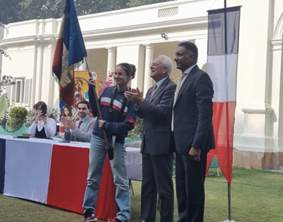 des membres de la DG 56 ont accompagné le président national lors de la remise de drapeaux dans les lycées français de Pondichéry et New Delhi
